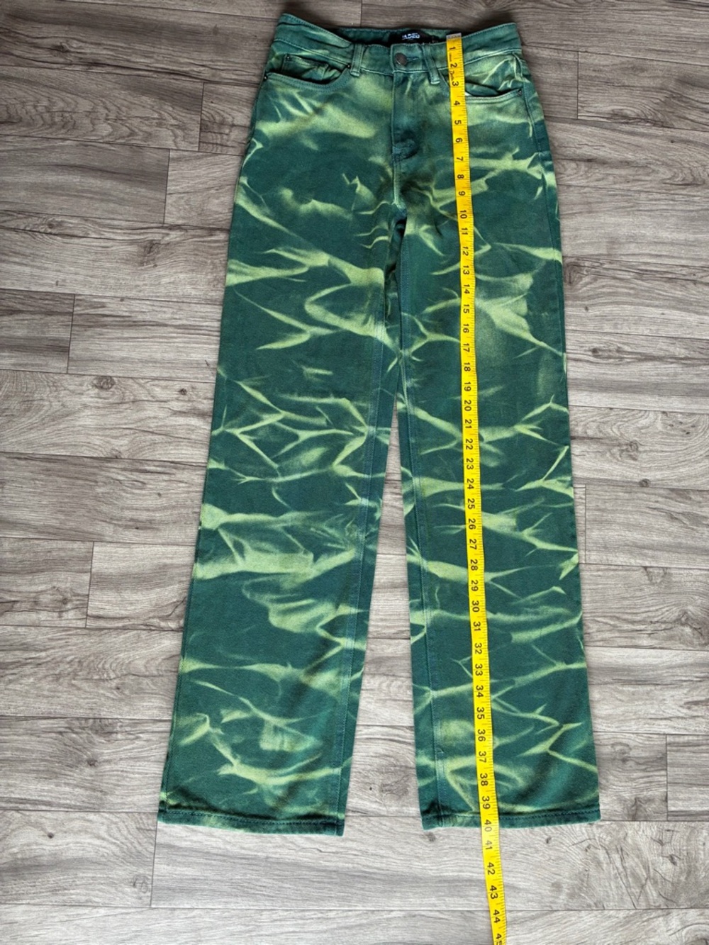 Jaded London Green Abstract
Swirl Jeans Y2K Streetwear
Boyfriend Fit. Size W24. - Picture 4 of 16